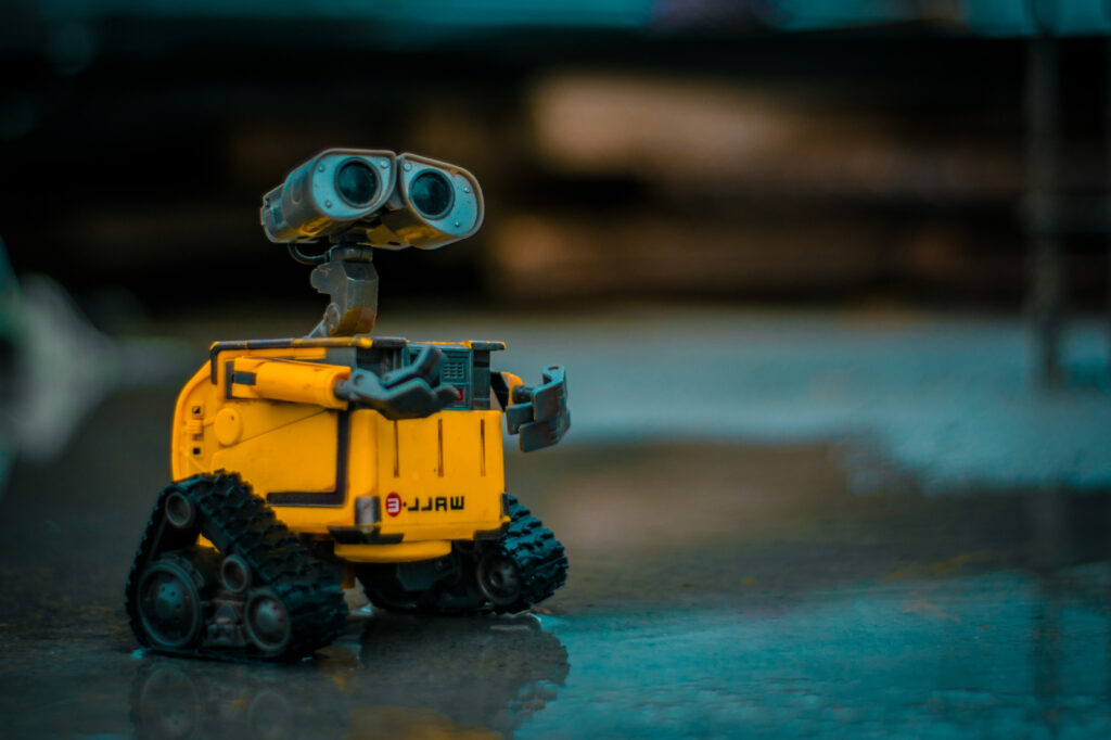 Roboter Wall-E schaut traurig in die Kamera